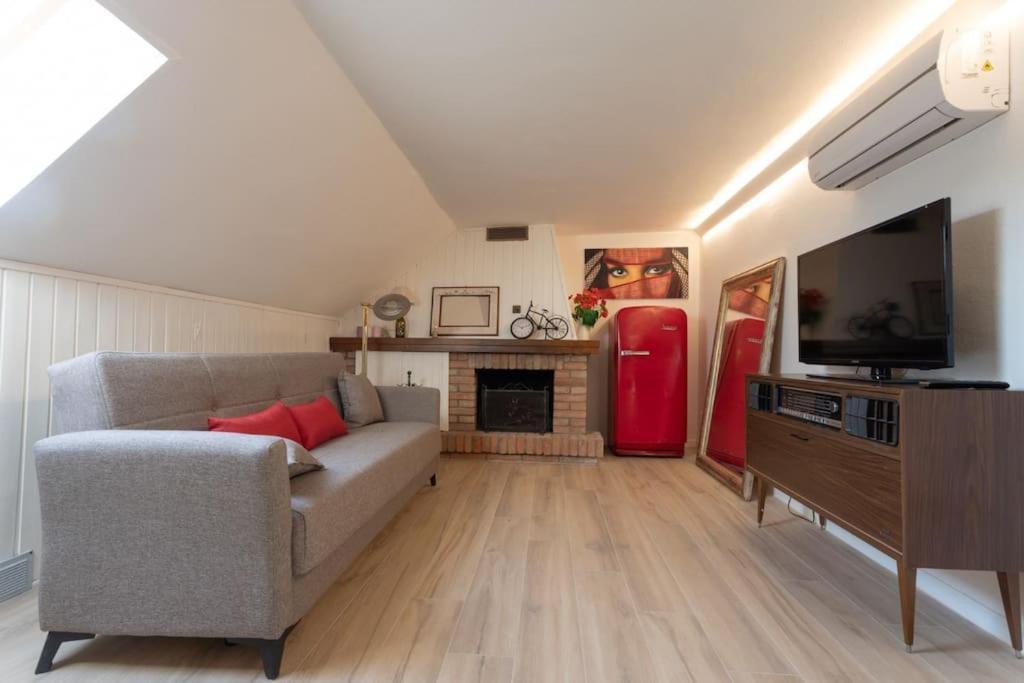 Motor Valley Penthouse - Al Caminetto Apartamento Módena
